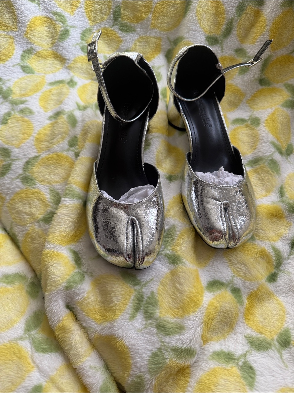 Tabi heels
